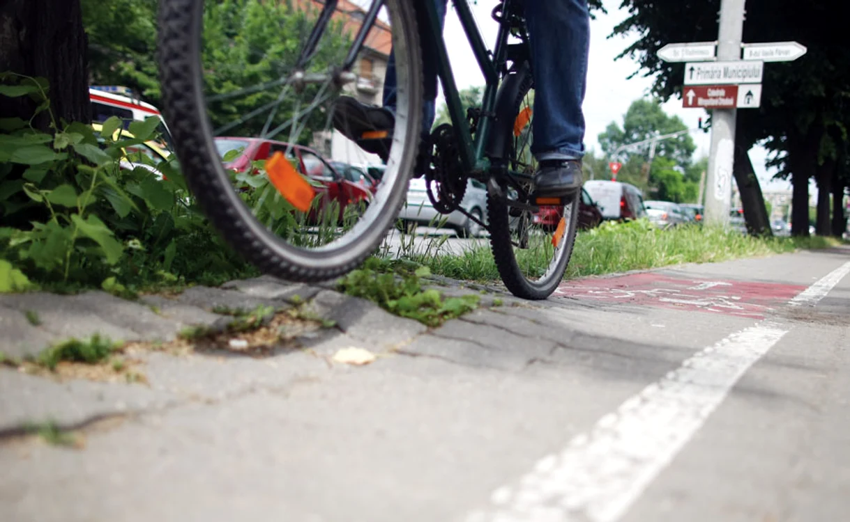 Bicicliştii sunt obligaţi să facă sport extrem prin centrul oraşului