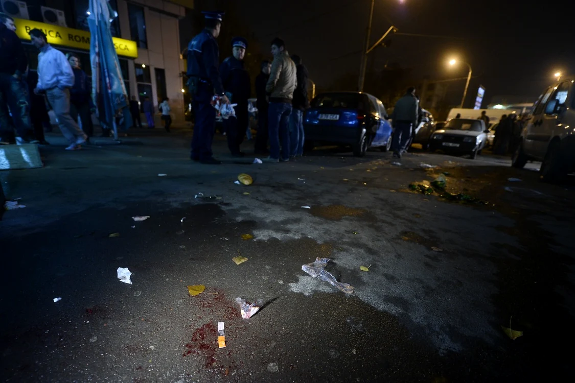 Un profesor universitar, fiica acestuia şi încă o persoană au fost rănite sâmbătă seară în urma altercaţiei din zona unui supermarket din Cartierul Militari al Capitalei     FOTO: Mediafax