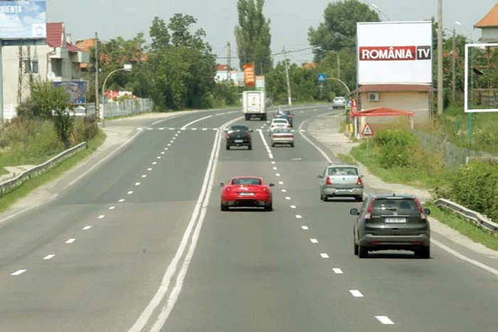Atacantul a parcurs cu bolidul său cei 60 de kilometri dintre Bucureşti şi Ploieşti în doar 19 minute, deşi legal ar trebui să-i facă în minimum 35 de minutefotografii: mihai ionescu