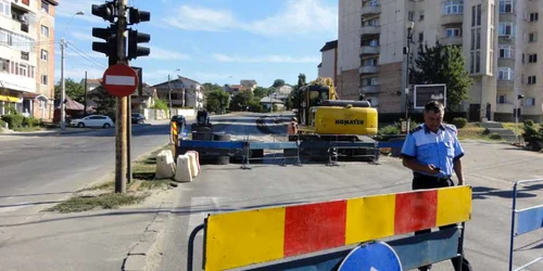 Comandantul Poliţiei Rutiere Slatina, comisar-şef Nicolae Cărămizaru, este nemulţumit că şoferii nu "văd" numeroasele indicatoare din zona interzisă