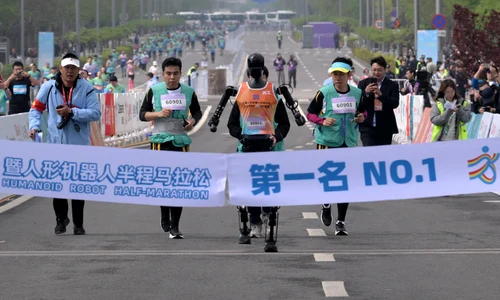 semimaraton beijing cu roboti umanoizi FOTO: X/@China_says