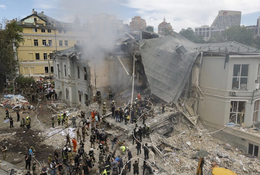 Momentul în care o rachetă rusească lovește spitalul de copii din Kiev. Afirmațiile Rusiei, contrazise de experți VIDEO