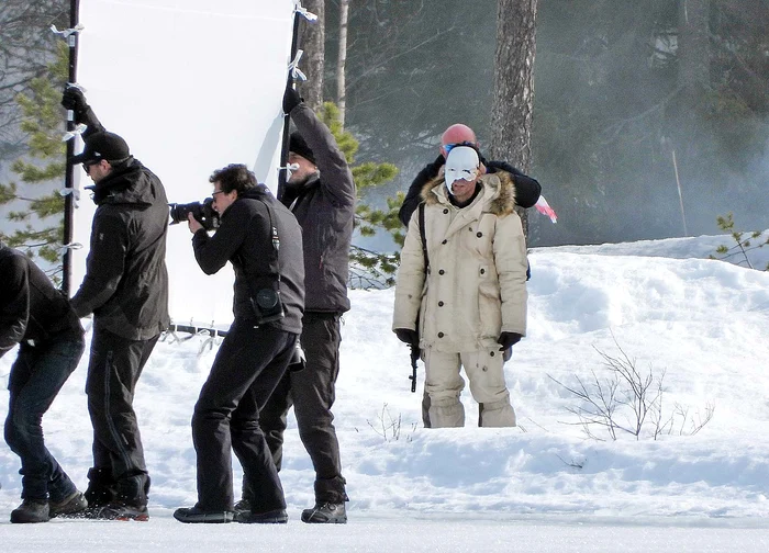 29 martie 2019, Norvegia. Un figurant trăgea cu mitraliera pe platoul de filmare din Norvegia