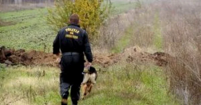 Cei cinci migranţi au încercat să treacă graniţa pe câmp