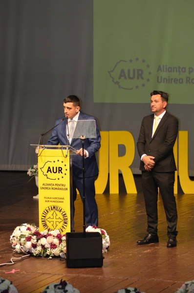 Deputatul fără Bac ales președinte al organizației AUR Hunedoara. Tiberiu Bârstan a participat în martie la protestul din fața Biroului Electoral Central