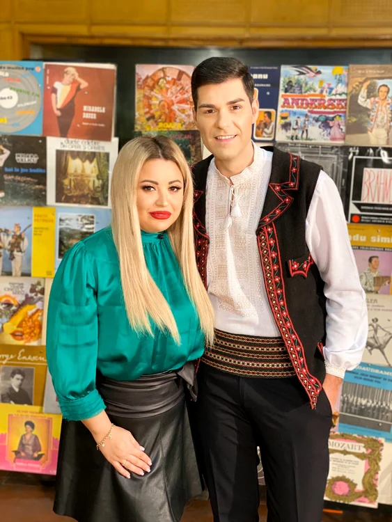 Gabriel Dumitru,  alături de Anne  Marie, colega  lui de la Etno TV