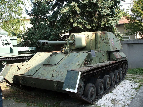 Autotun SU-76 expus la Muzeul Militar Național  „Regele Ferdinand” din București (© Mircea87 / Wikimedia Commons)