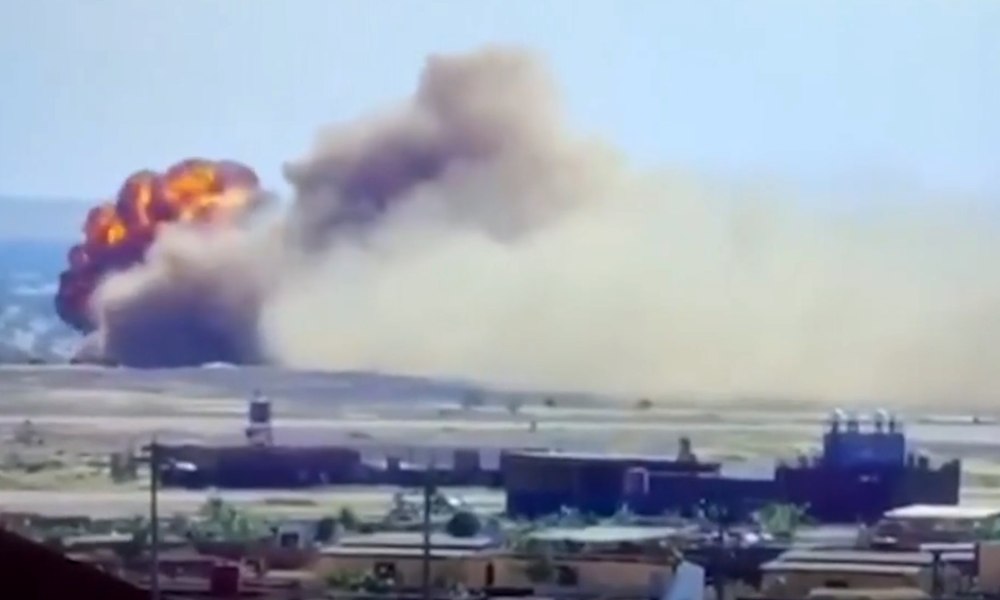 Un avion rusesc care trebuia să ajungă în China ia foc în aer după ce unul dintre motoare explodează la decolare VIDEO