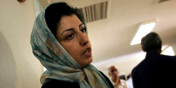 Narges Mohammadi activistă iraniană aflată în închisoare a câștigat Premiul Nobel pentru Pace 2023 FOTO AFP (1) jpg