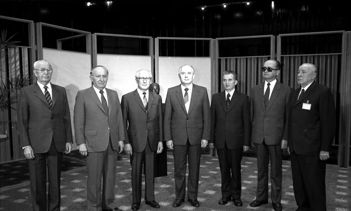 Nicolae Ceaușescu, alături de Mihail Gorbaciov, la întâlnirea liderilor statelor participante la Tratatul de la Varșovia. Berlin, 29 mai 1987 (© Bundesarchiv, Bild 183-1987-0529-029 / CC-BY-SA 3.0)