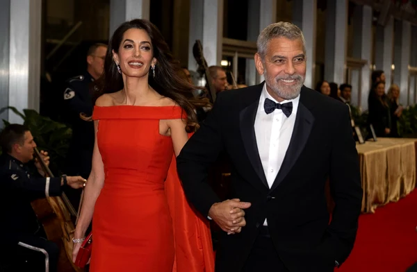 Amal Clooney si George Clooney la gala Kennedy Center de la Casa Alba   profimedia 0742223553 jpg