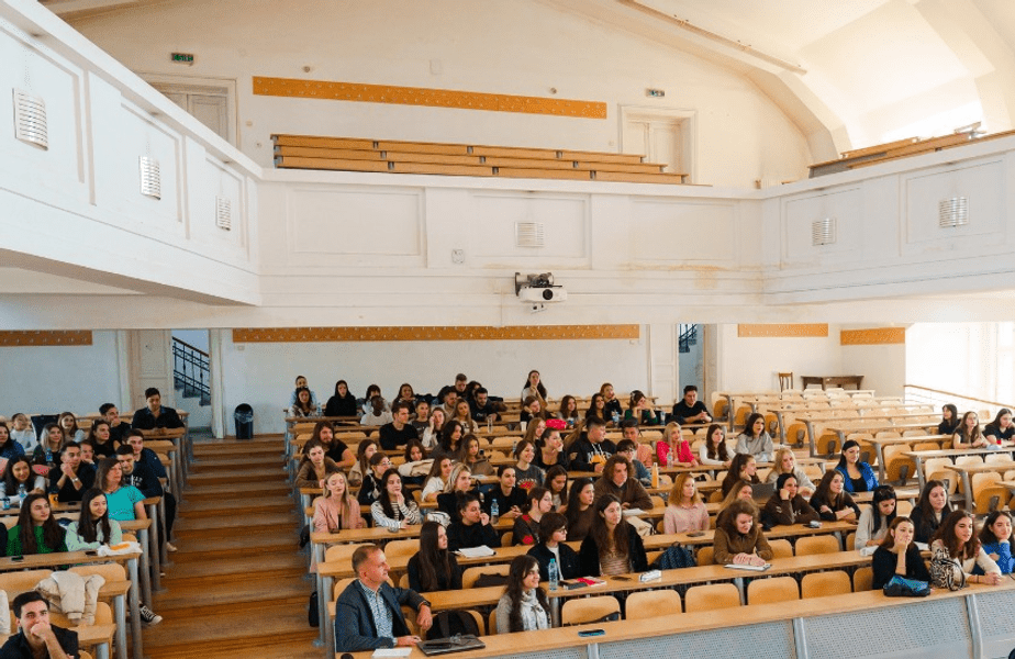 Studenții Facultății de Jurnalism și Științele Comunicării a UB vor începe programe de internship și practică la Adevărul începând din această iarnă