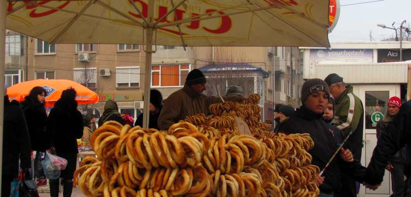 Indiferent de vârstă, giurgiuvenii poftesc la covrigi