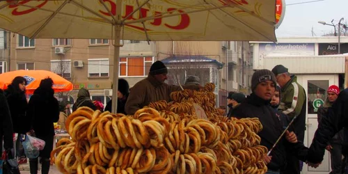 Indiferent de vârstă, giurgiuvenii poftesc la covrigi