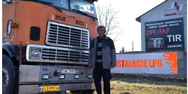 Iranian ajutat de polonezi sa si cumpre un camion 