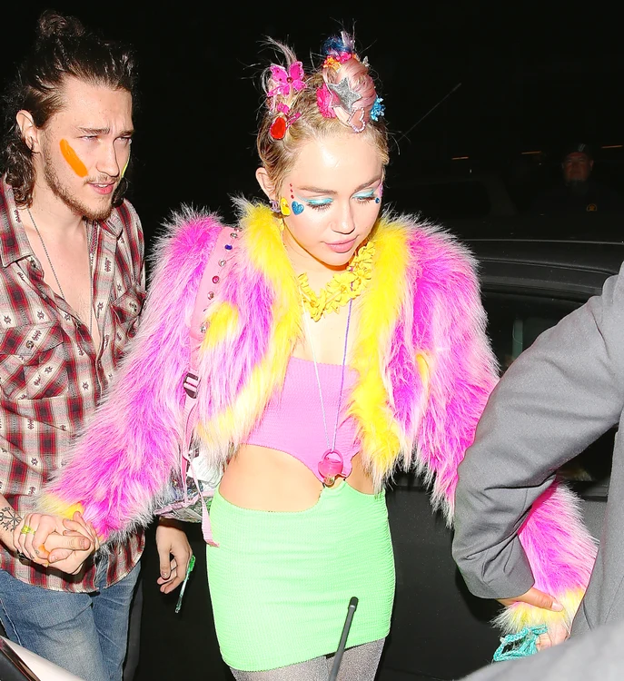 
    Miley Cirus s-a îmbrăcat ca o paiaţă la ziua eiFoto: Splash  