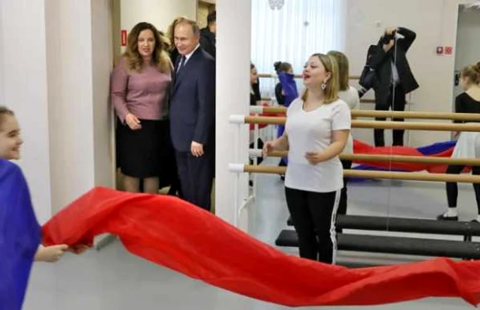 Preşedintele rus Vladimir Putin în vizită la o şcoală din regiunea Lipeţk FOTO EPA-EFE