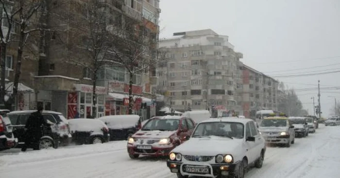 Ninsorile şi viscolul vor continua