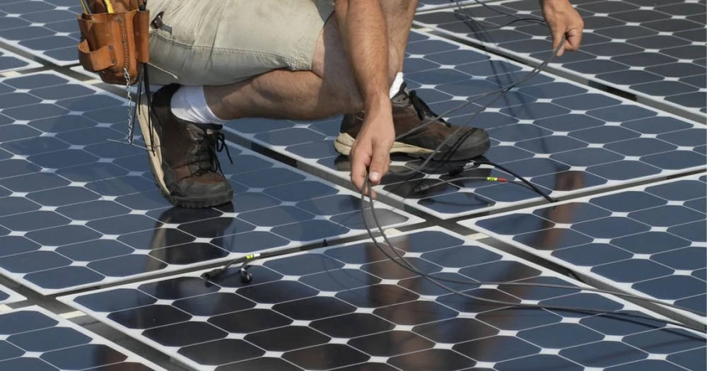 Spania plătește consumatorii pentru utilizarea energiei electrice. Cum s-a ajuns aici
