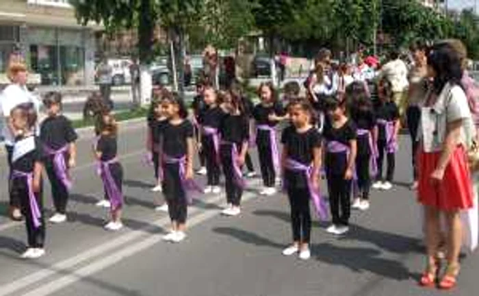 Parada pe străzile din oraş 