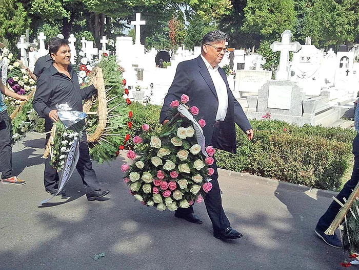 Monica Gabor a trimis la capelă o coroană cu 53 de trandafiri