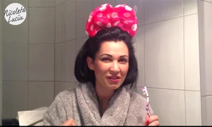 luciu se spala pe dinti jpeg