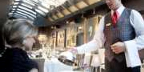 Cele mai multe posturi sunt pentru asistent ospătar, asistent bar și ajutor de bucătar