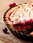 Tarta cu merisoare si bezea  Sursa foto shutterstock 223955176 jpg