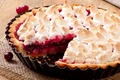 Tarta cu merisoare si bezea  Sursa foto shutterstock 223955176 jpg