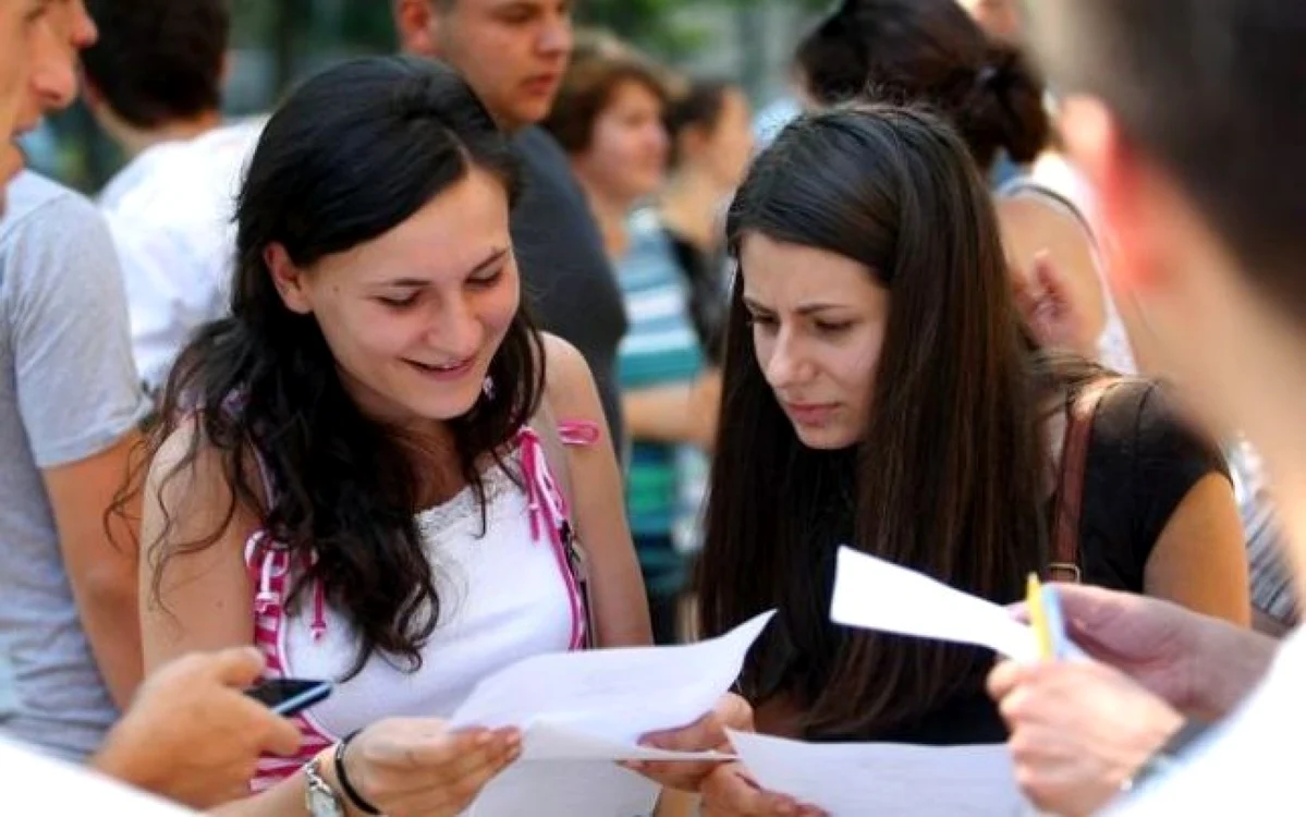 Peste 3.300 de elevi hunedoreni susţin examenele la Evaluarea Naţională.