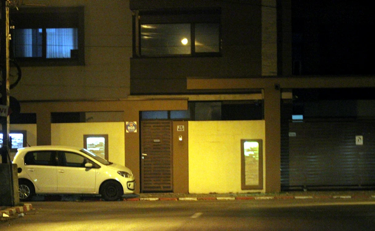 Fetiţele au rămas peste noapte în casa tatălui lor