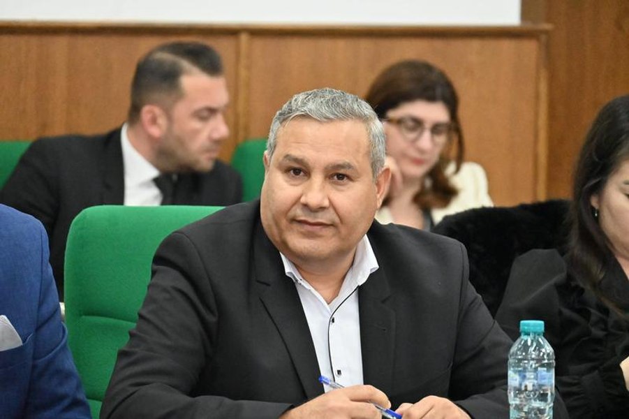 Consilier județean de la Vaslui, arestat preventiv împreună cu fiii săi, pentru camătă şi şantaj. Percepeau dobândă şi de 100% 