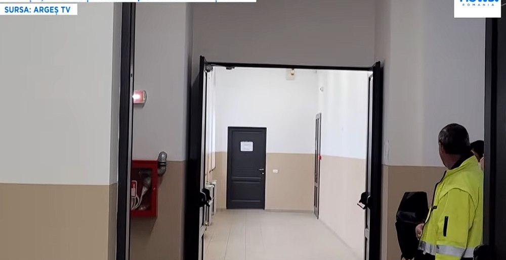 Elevul din Pitești care și-a atacat colegii cu o macetă, plasat în arest la domiciliu. Părinții spun că fusese bătut și umilit de colegi