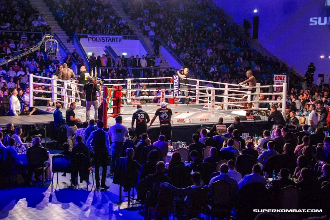 
    Ultimul meci al serii va consta în confruntarea cu titlul mondial pe masă dintre Andrei Stoica şi campionul sezonului 2014, Jorge LorenFoto Click!  