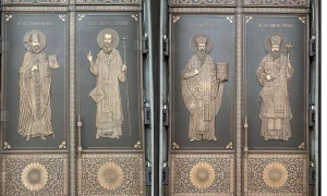 Usile Catedralei Nationale basilica jpg webp
