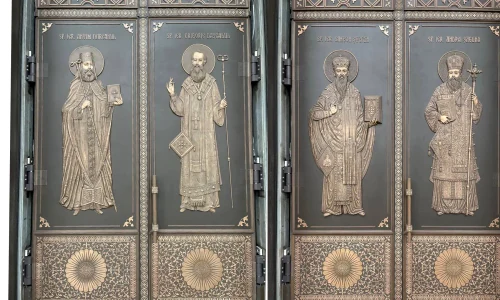 Usile Catedralei Nationale basilica jpg webp
