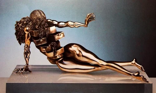 O sculptură de Dali a fost furată în plină zi dintr o galerie de artă din Bruges jpeg