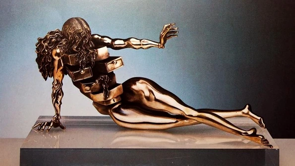 O sculptură de Dali a fost furată în plină zi dintr o galerie de artă din Bruges jpeg