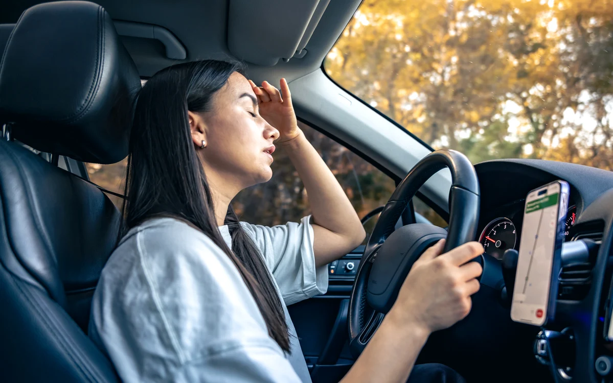 Temperatura din mașină poate afecta condusul. Foto: Freepik.com