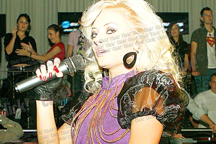 Vineri, Cornel Ilie  şi Delia au susţinut  un spectacol în  oraşul Pantelimon (FOTOGRAFII: CLICK!)