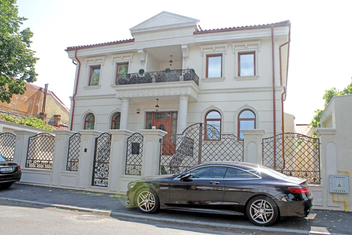 La Constanţa, Simona  şi-a construit o vilă  cu 600.000 de euro