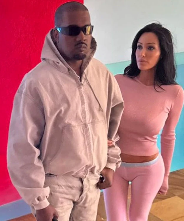 Kanye West îi alege ținutele Biancăi Censori (Foto: Instagram)