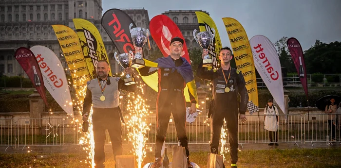 Podiumul de concurs