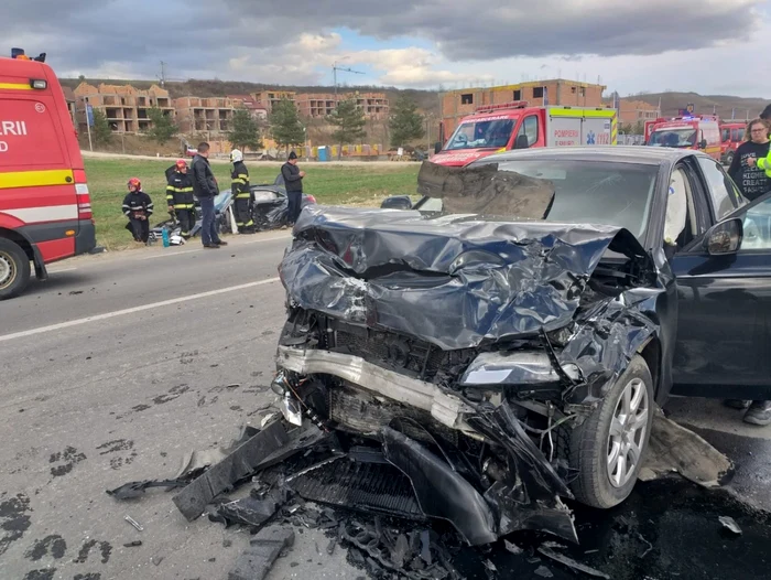 Accident cu blocarea traficului pe DN1 în zona Cristian - Sibiu şi patru victime Foto ISU Sibiu