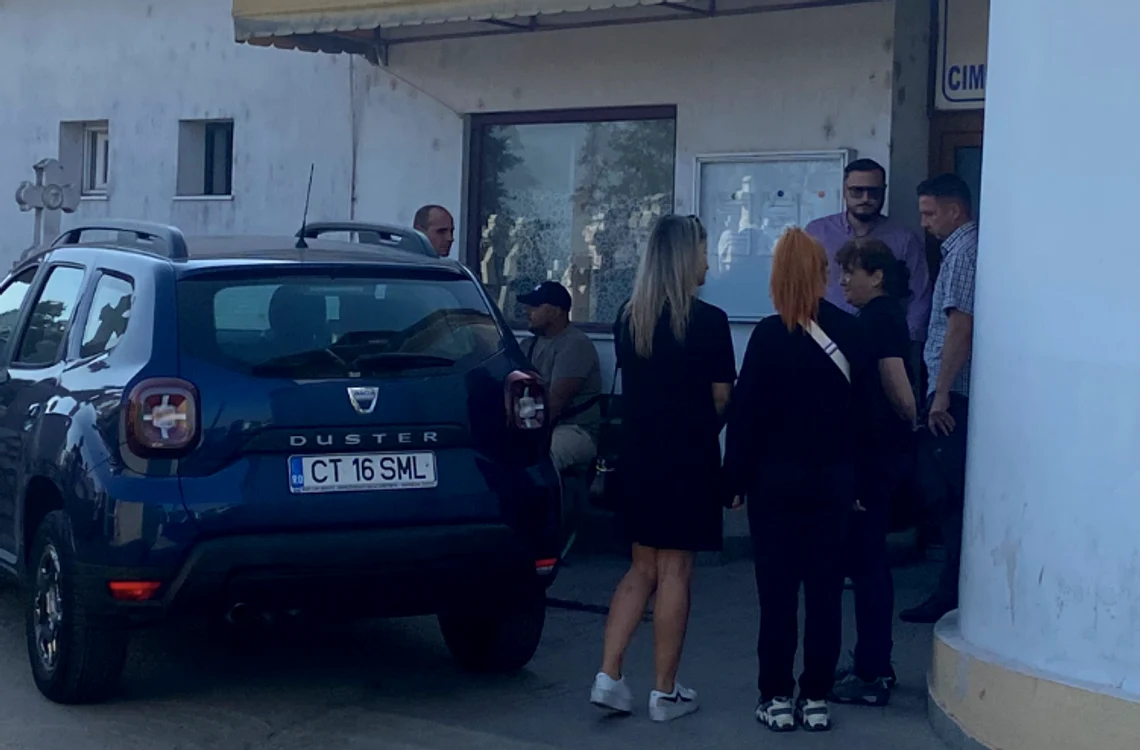 Mama Laurei Roșca la morga din Constanța FOTO Antonia Ispas