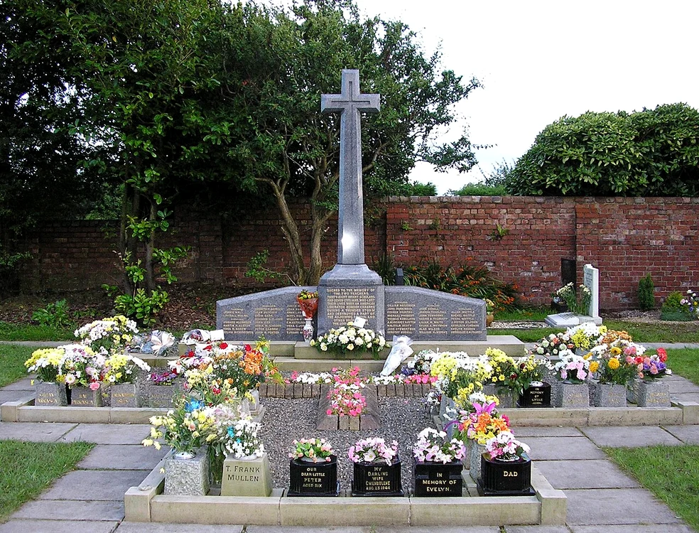 Monument ridicat în memoria victimelor Tragediei de la Freckleton