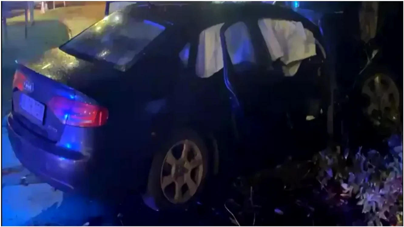 Un șofer fără experiență a pierdut controlul volanului și a intrat cu mașina în gardul sediului ALDE