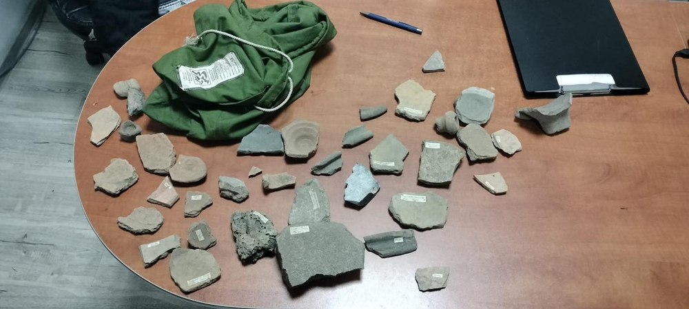 Vestigii arheologice din perioada dacică, vândute la talcioc. Cât cerea femeia pe un artefact