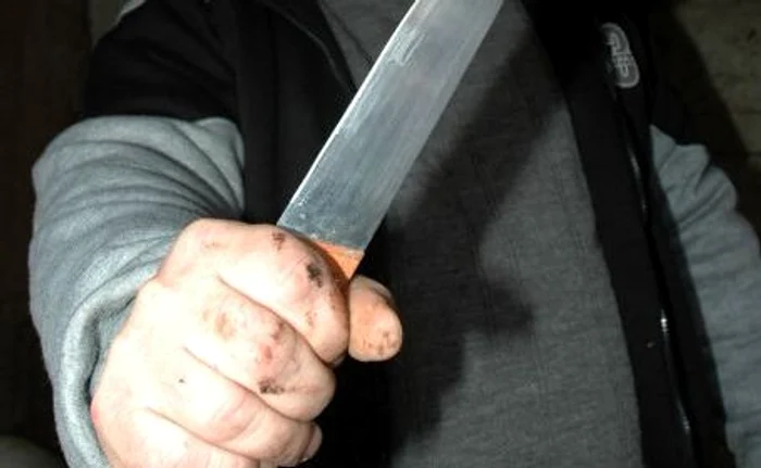 
    Cuţitul este in custodia procurorilor  