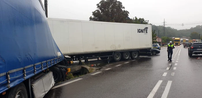 Două TIR-uri s-au lovit FOTO: DRDP Craiova